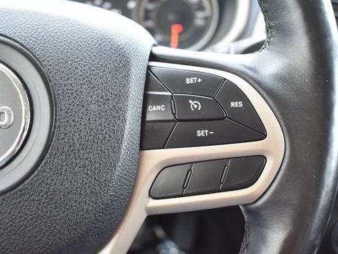 Used 2017 Jeep Cherokee Limited AWD/4WD image 24