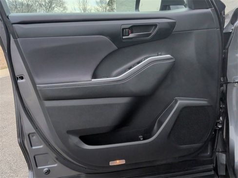 Certified 2023 Toyota Highlander LE image 10