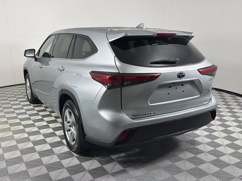 Used 2020 Toyota Highlander LE AWD/4WD image 7
