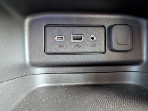 Used 2024 Chevrolet Equinox LS w/ LS Convenience Package FWD image 25