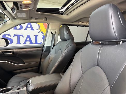 Used 2026 Toyota Highlander Limited AWD/4WD image 10