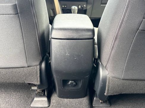Used 2018 Toyota RAV4 XLE FWD image 29