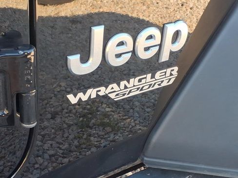 Used 2018 Jeep Wrangler Sport AWD/4WD image 8