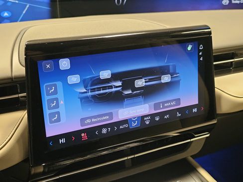 Used 2024 Lincoln Nautilus Premier w/ Equipment Group 102A image 26