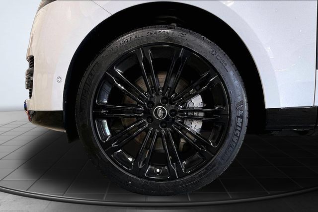 Used 2025 Land Rover Range Rover Long Wheelbase SE AWD/4WD image 10