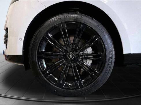 Used 2025 Land Rover Range Rover Long Wheelbase SE AWD/4WD image 10