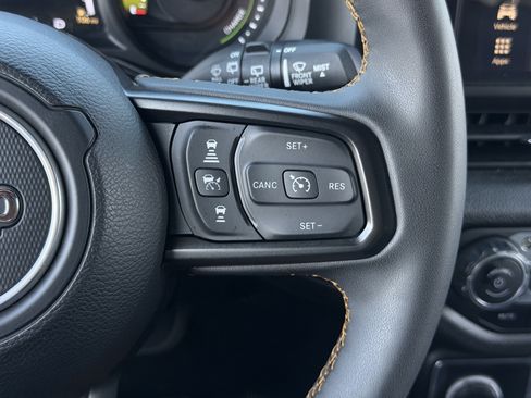 Used 2024 Jeep Wrangler Unlimited w/ Convenience Group AWD/4WD image 19