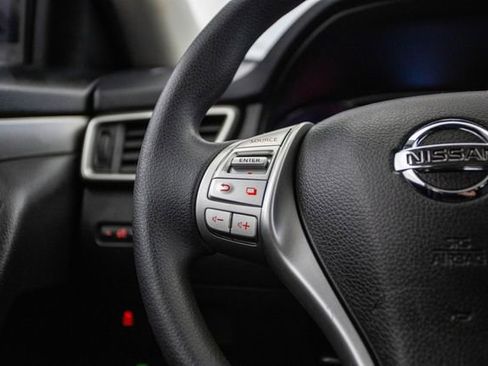 Used 2016 Nissan Rogue SV image 48