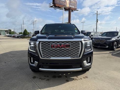 Used 2023 GMC Yukon XL Denali w/ Advanced Technology Package RWD image 2