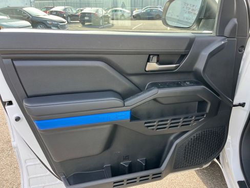 Used 2025 Toyota Tacoma TRD Off-Road image 20