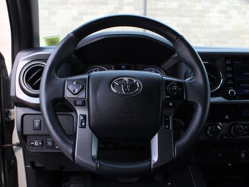Used 2022 Toyota Tacoma TRD Sport AWD/4WD image 8