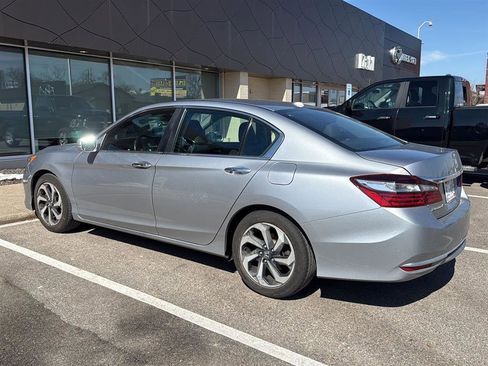 Used 2017 Honda Accord EX-L image 7
