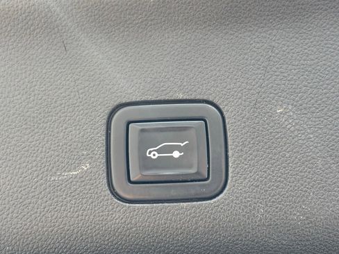 Used 2021 GMC Yukon Denali w/ Denali Premium Package AWD/4WD image 11
