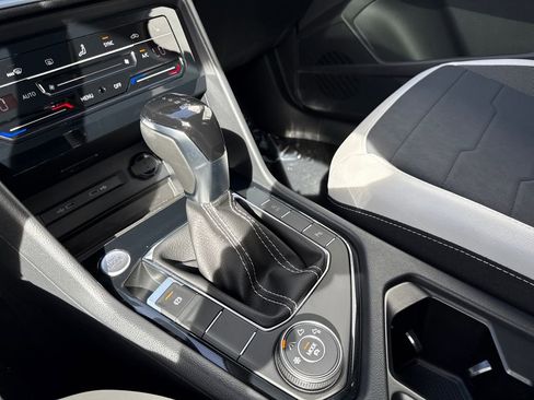 New 2026 Volkswagen Taos SE image 16