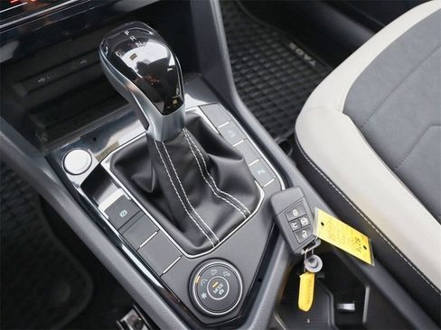 New 2025 Volkswagen Taos SE image 23