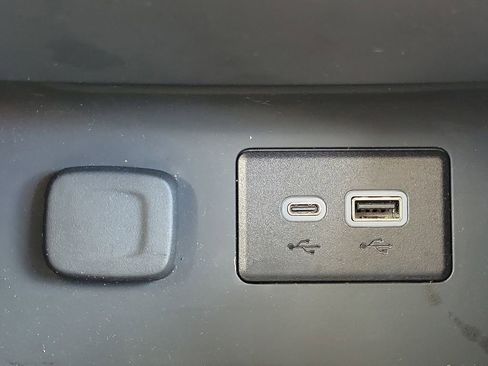 Used 2023 GMC Acadia SLE w/ Driver Convenience Package image 33