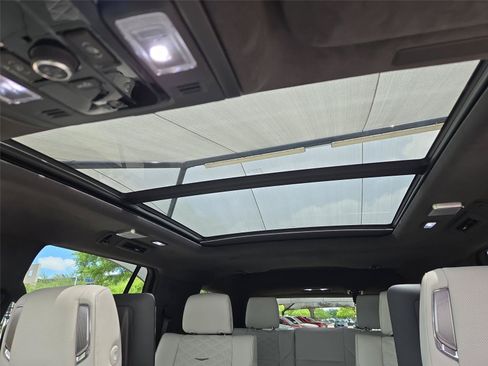 Certified 2026 Cadillac Escalade Platinum Sport w/ LPO, Floor Liner Package AWD/4WD image 9