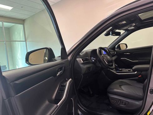 Certified 2024 Toyota Highlander XSE image 22