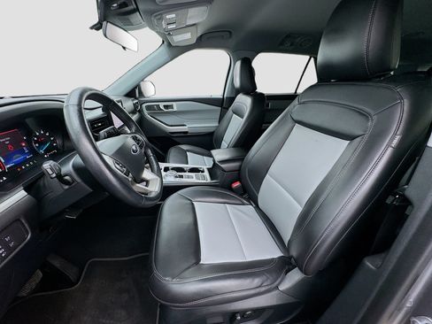 Used 2022 Ford Explorer XLT w/ Equipment Group 202A RWD image 13