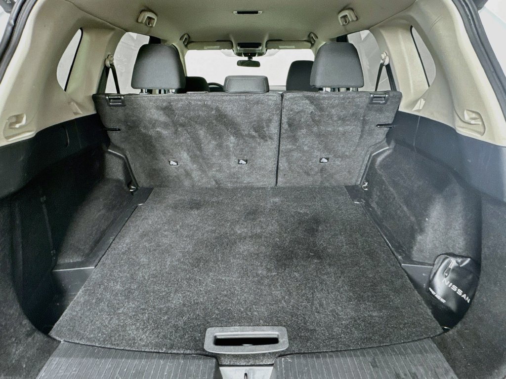 Used 2025 Nissan Rogue SV FWD image 32