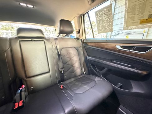 Used 2025 Volkswagen Atlas SE AWD/4WD image 39