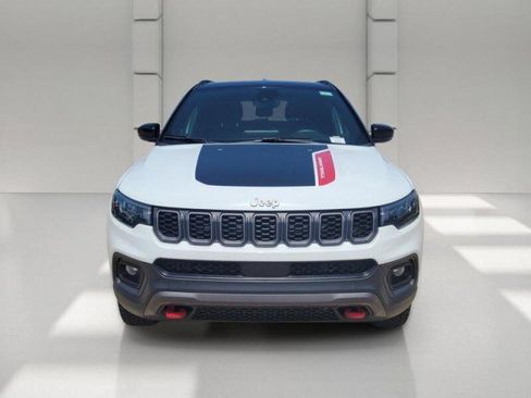 Used 2025 Jeep Compass Trailhawk AWD/4WD image 2