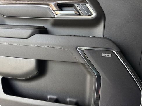 Used 2025 Chevrolet Silverado 2500 LTZ w/ LTZ Convenience Package image 11