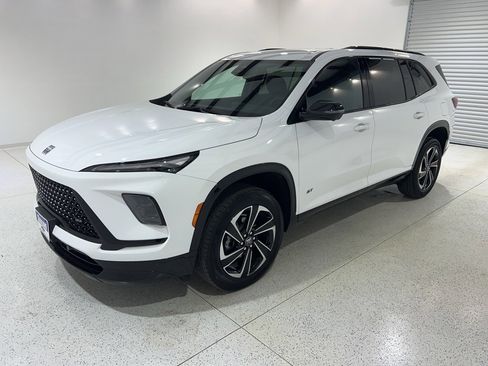 Used 2025 Buick Enclave Sport Touring image 1