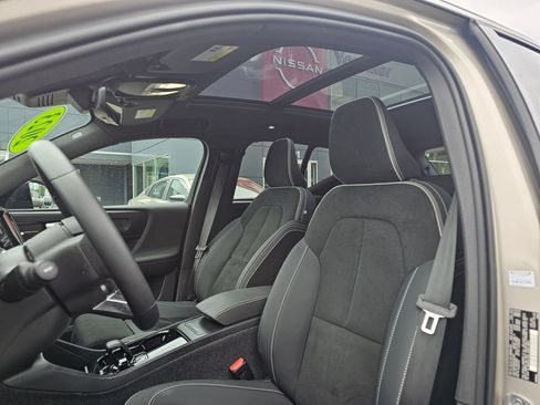Used 2023 Volvo XC40 Recharge Ultimate w/ Protection Package Premier AWD/4WD image 18