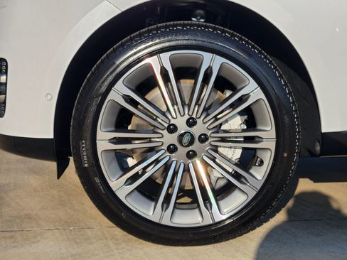 New 2025 Land Rover Range Rover SE image 10