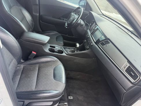 Used 2019 Kia Niro S Touring FWD image 13