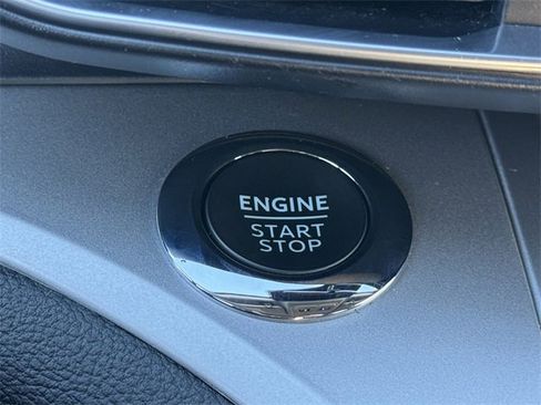 Certified 2022 Ford Explorer XLT w/ Equipment Group 202A image 16