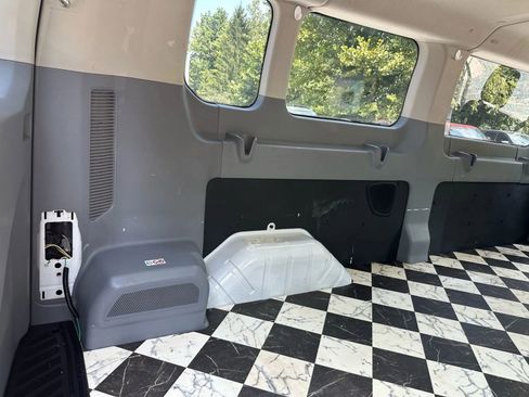 Used 2015 Ford Transit 350 XLT image 39