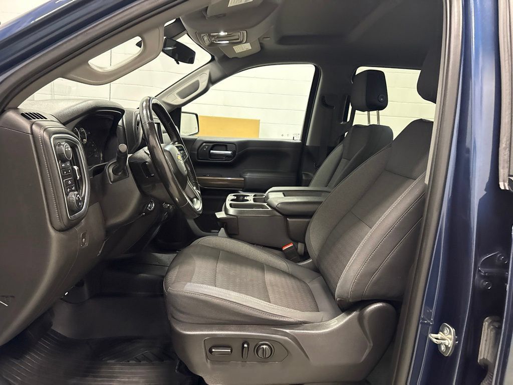 Used 2020 Chevrolet Silverado 1500 LT w/ All-Star Edition AWD/4WD image 17
