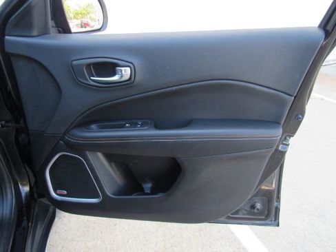 Used 2018 Jeep Compass Latitude w/ Popular Equipment Group image 20