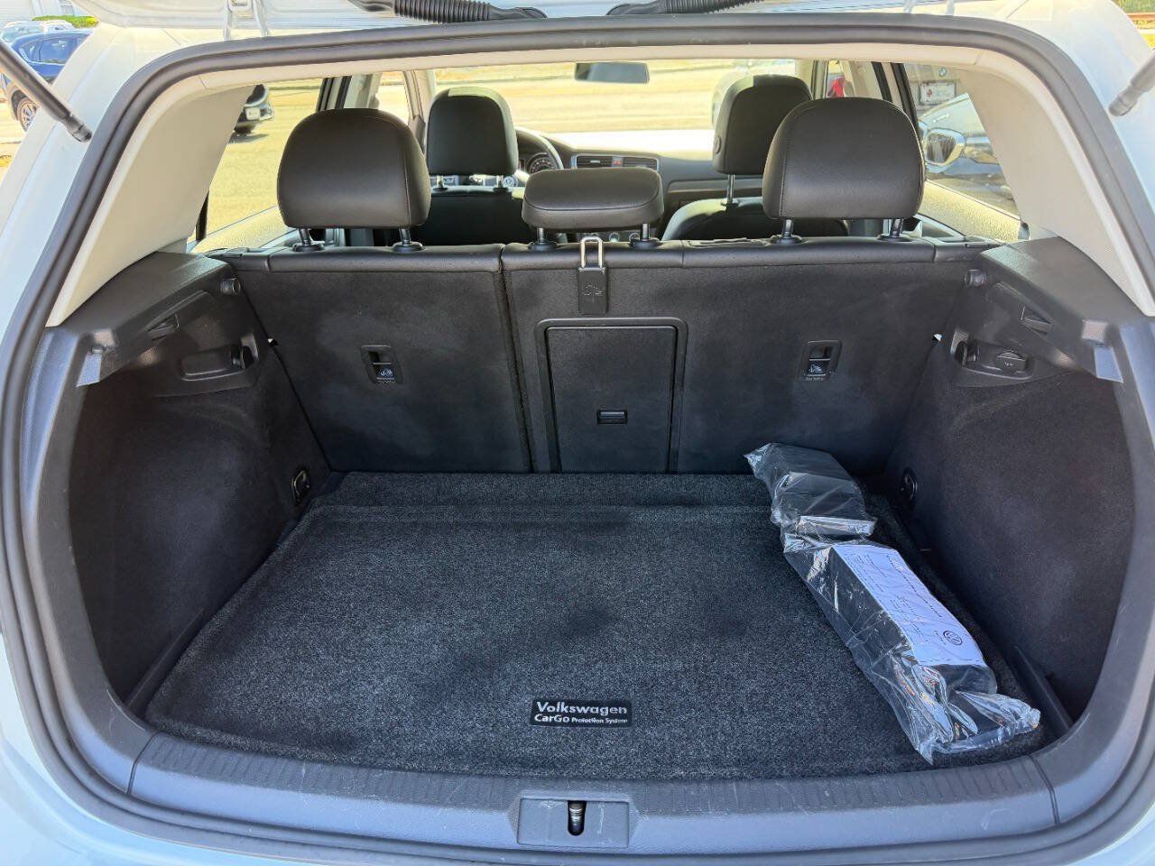 Used 2018 Volkswagen Golf SE FWD image 7