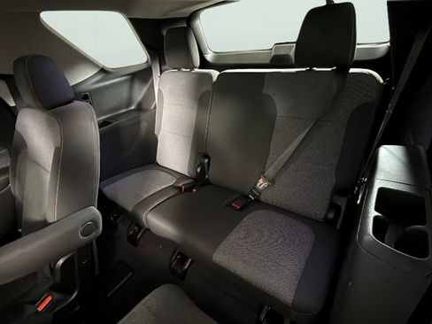 Used 2021 Chevrolet Traverse LT FWD image 26