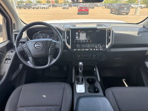 Used 2025 Nissan Frontier SV RWD image 12
