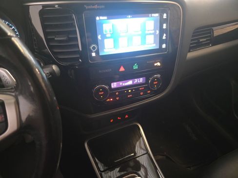 Used 2018 Mitsubishi Outlander 4WD Plug-In Hybrid image 28