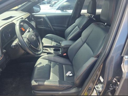 Used 2016 Toyota RAV4 SE image 30