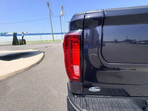 Used 2025 GMC Sierra 1500 SLT AWD/4WD image 16