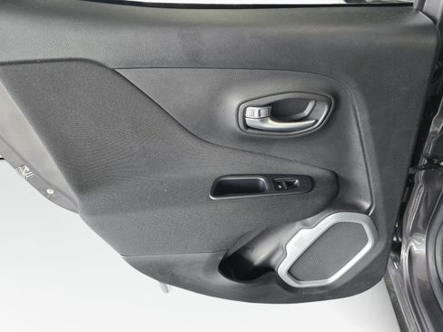 Used 2019 Jeep Renegade Latitude w/ Cold Weather Group AWD/4WD image 37