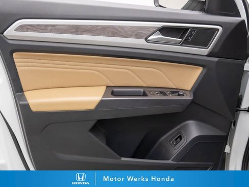 Used 2021 Volkswagen Atlas Cross Sport SE image 12