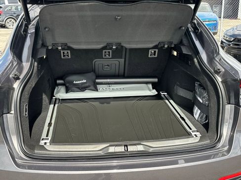 Used 2023 Maserati Levante Trofeo image 32