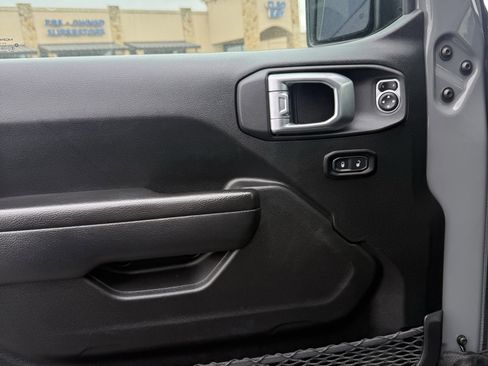 Used 2023 Jeep Wrangler Willys image 18