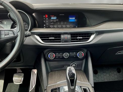 Used 2023 Alfa Romeo Stelvio Ti AWD/4WD image 9