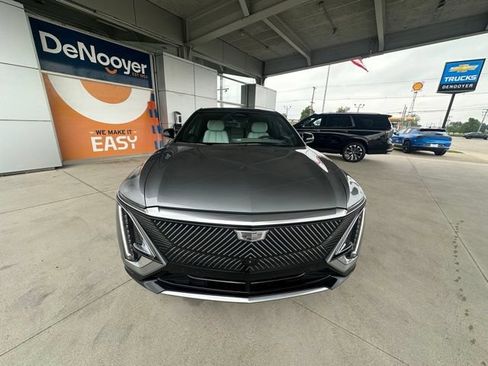 Used 2024 Cadillac Lyriq Luxury AWD/4WD image 6