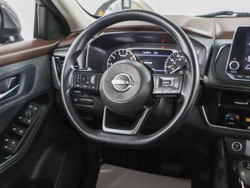 Used 2023 Nissan Rogue SV image 12