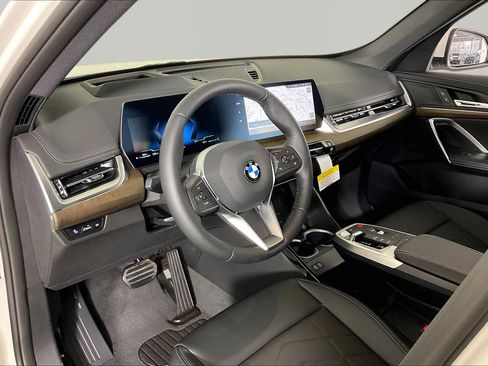 New 2026 BMW X1 xDrive28i AWD/4WD image 9