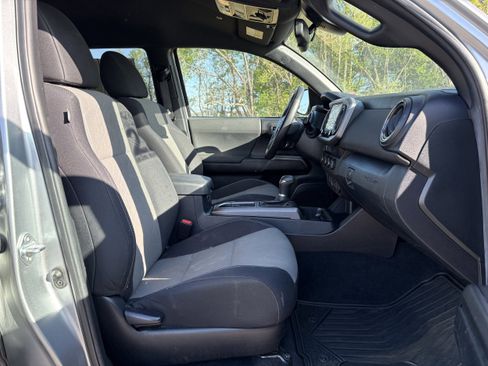 Used 2022 Toyota Tacoma TRD Off-Road AWD/4WD image 29